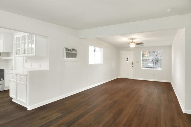 Photo - 3006 Pinedale Ave