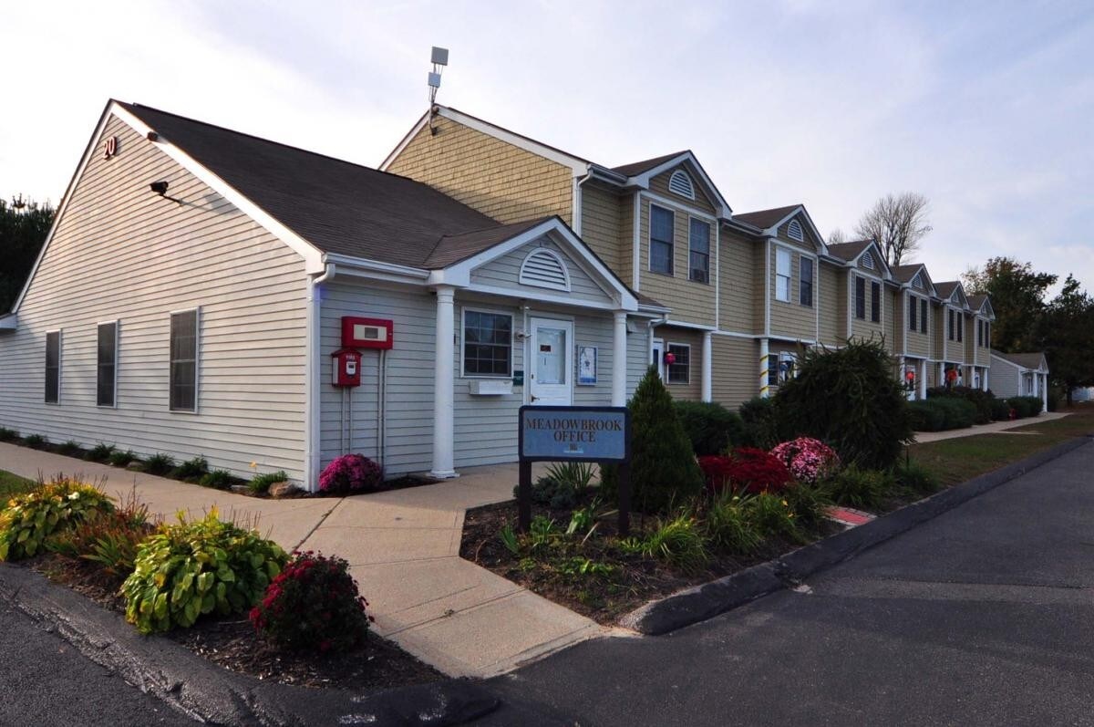 Meadowbrook Apartments - Meadowbrook Apartments