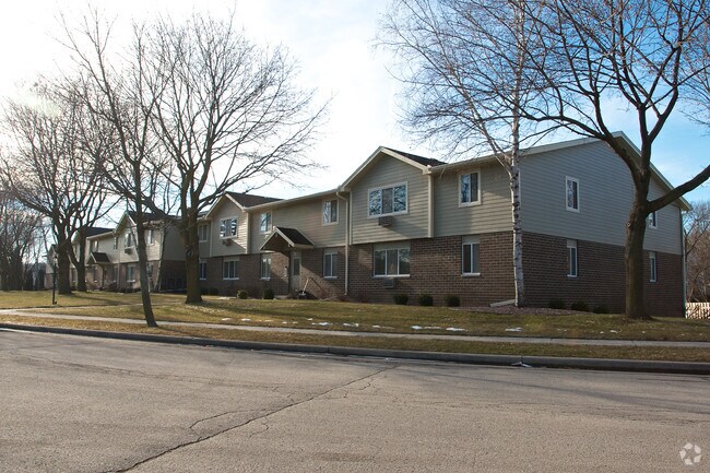 Photo - Tudor Oaks Apartments