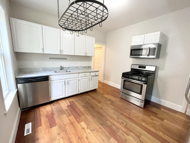 Building Photo - 26 Taft St Unit 1