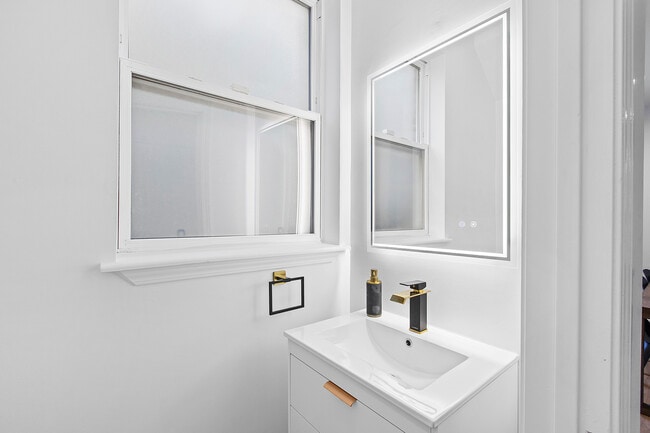 Photo - 1732 W Beach Ave Unit Main