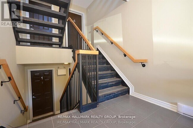 Photo - 205 Bluestone Private Unité 2