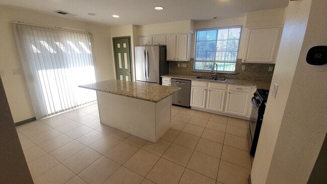 Photo - 1537 Hermocilla Way