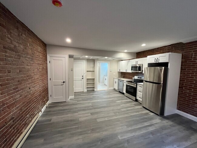 Photo - 10 Wellington St Unit B