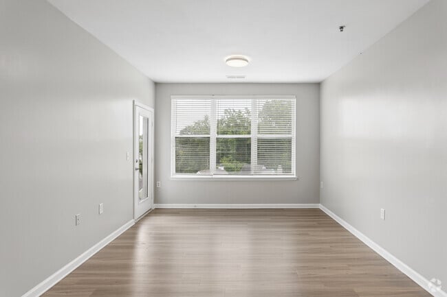 2BR, 2BA - 1,084SF - Living Room