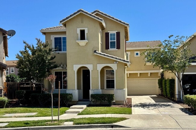 Building Photo - Beautiful 4 Bed 2.5 Bath Garin Ranch Home