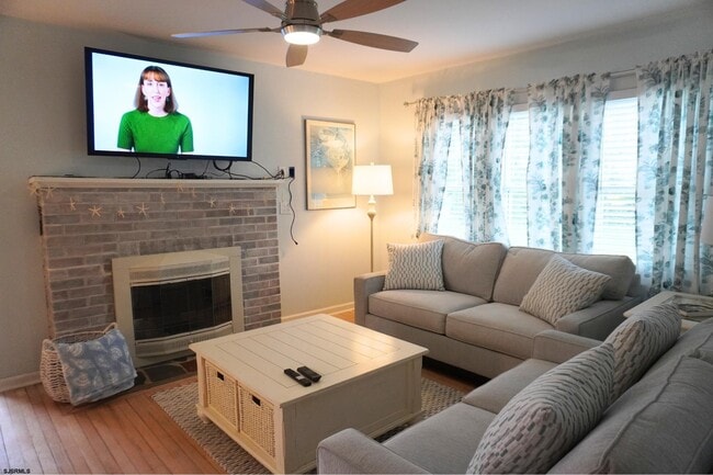 Photo - 101 W Meyran Ave