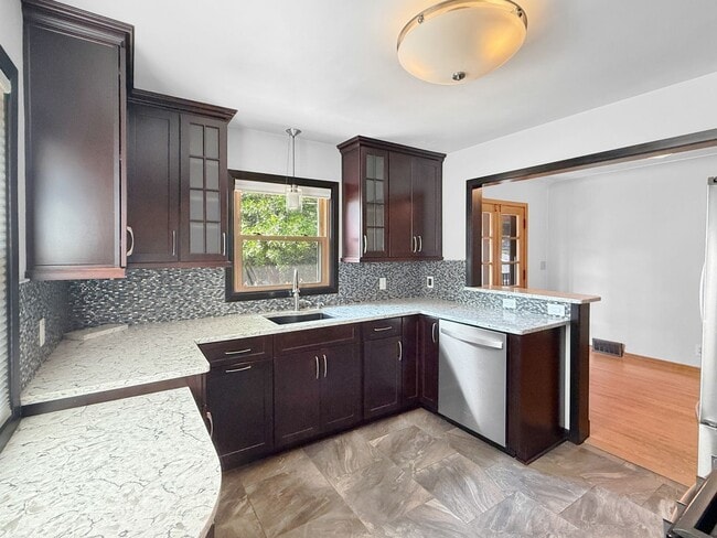 Photo - 287 N Washburn Ave