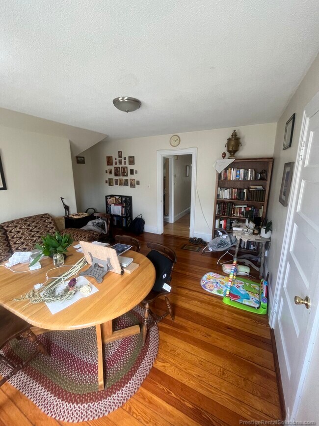 Photo - 12 Donnybrook Rd Unit Cozy 3 bed in Oak Square!