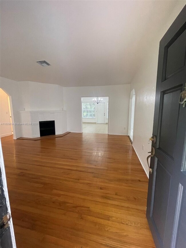 Photo - 845 Lorca St