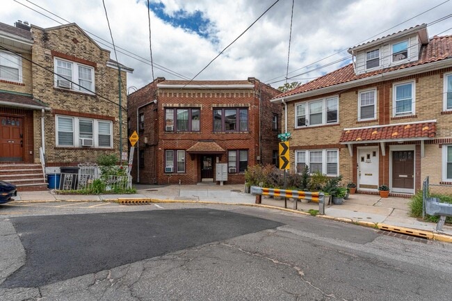 Photo - 601 Columbia Ave Unit 104