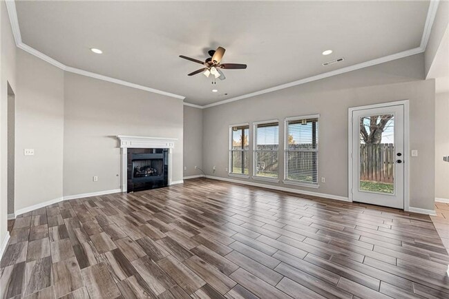 Photo - GREAT LOCATION IN ROGERS!!!