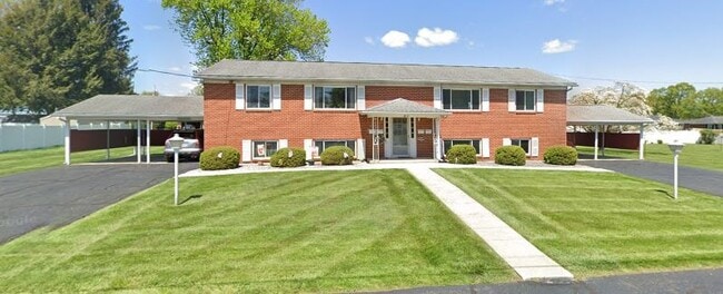 Exterior & Main Entrance - 217 Ames St Unit Apt. 4