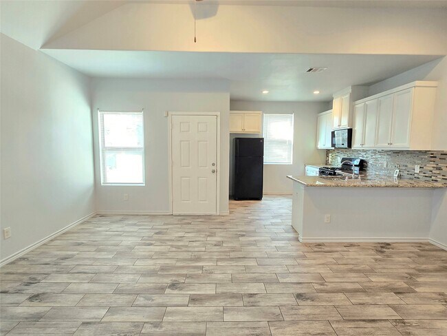 Photo - 4410 Larkspur St