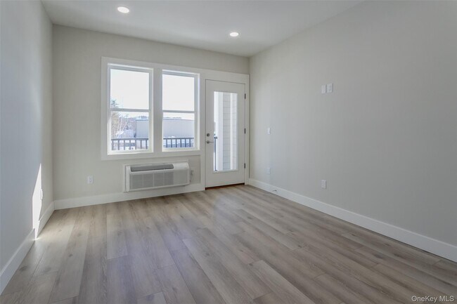 Photo - 124 S Main St