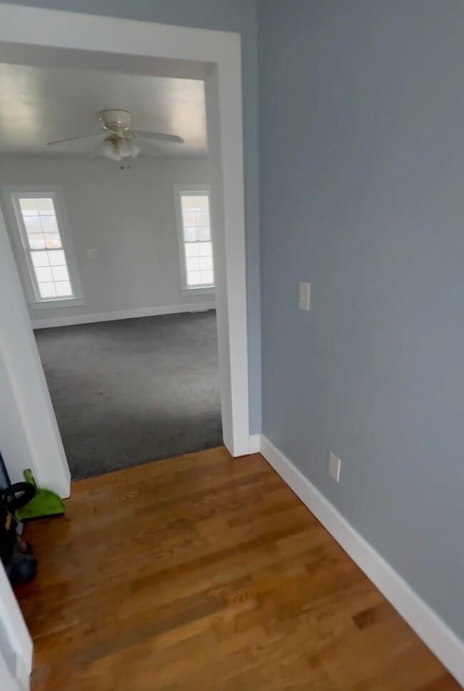 Photo - 4689 Center St