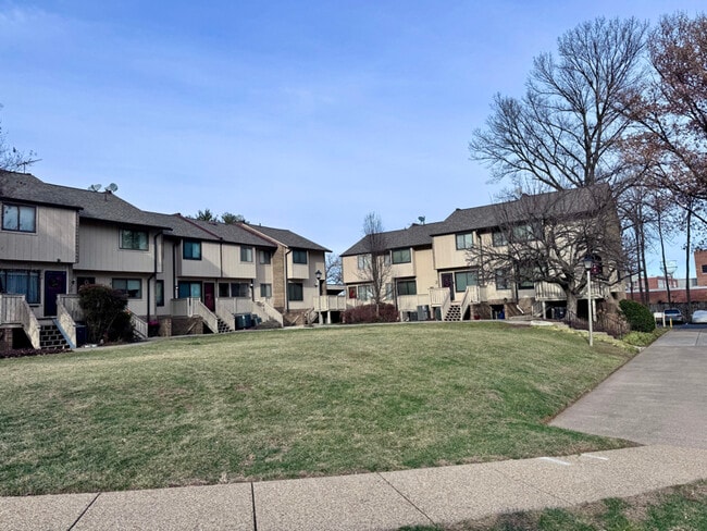 Photo - 2440 Glengyle Dr