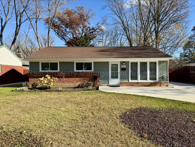 Building Photo - Updated and Beautifully Maintained 3-Bedro...