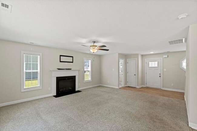 Photo - Beautiful Home! Convenient to Camp Lejeune!