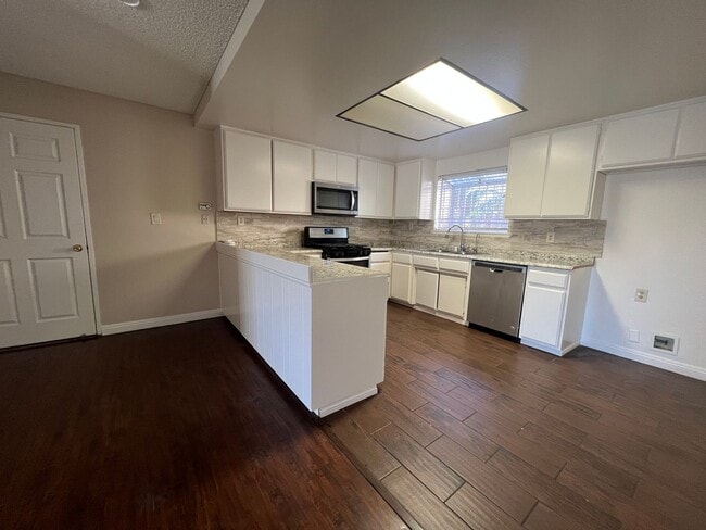 3302-3306 DELTA AVE, / 8409 DOROTHY ST.