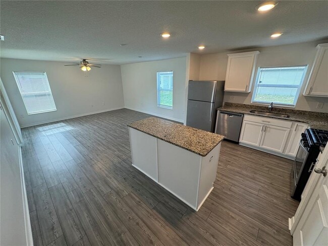 Photo - 233 Kensington View Blvd