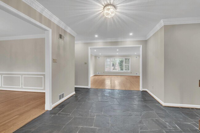 Photo - 8616 Chateau Dr