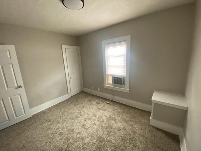 Photo - SPRING MOVE IN SPECIAL!! Large 2 Bedroom Duplex in prime location Weiland Park / Itailian Villa... Unit 1469 Grant
