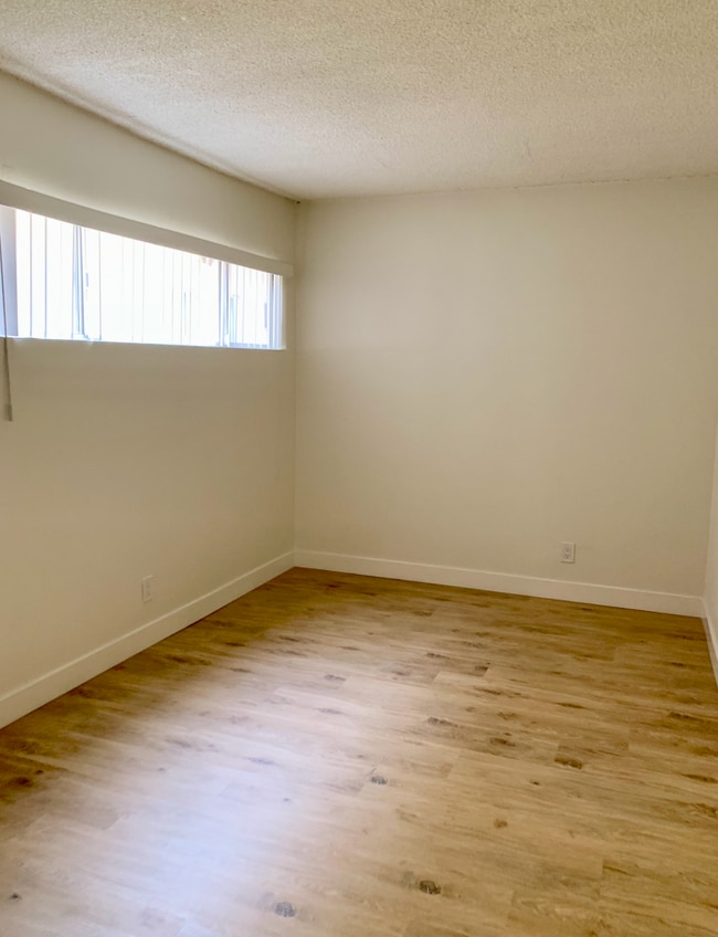 Photo - Cozy 1 bedroom unit located in Canoga Park with Laundry On-site and Community Pool! Unidad 102