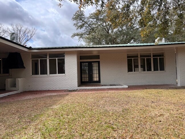 Photo - 1008 N Van Buren St