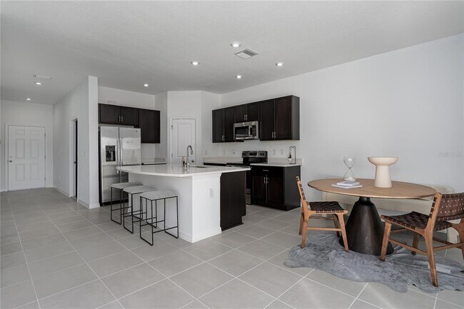 Photo - 6345 Willowside St