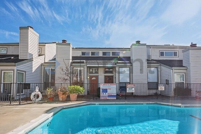 Building Photo - 1604 Hood Rd