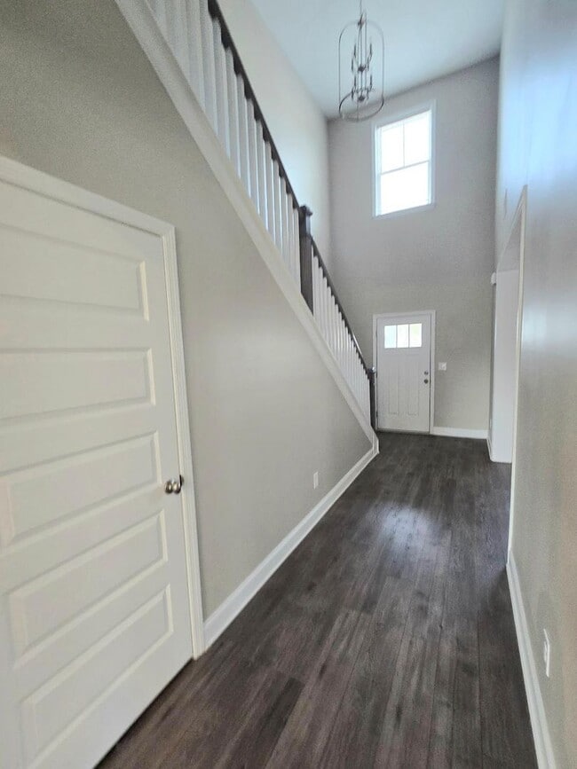 Photo - 733 Courtland Ln