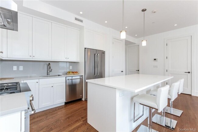 Photo - 108 Mamaroneck Ave Unidad 201