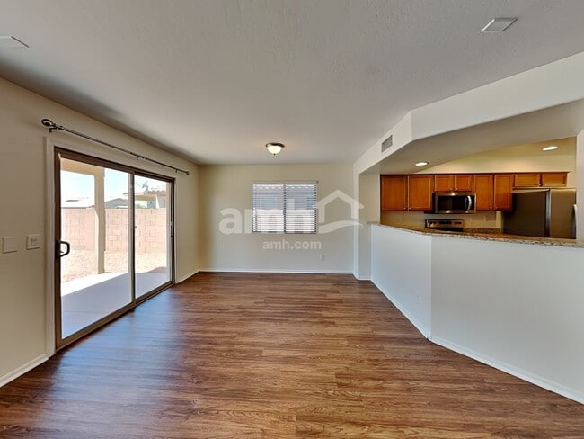 Photo - 11353 W Buchanan St