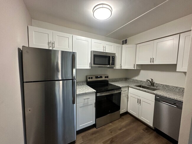 Building Photo - 1560 N Prospect Ave Rental