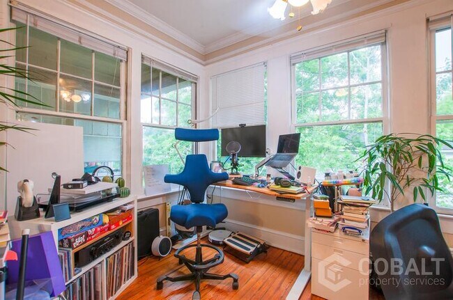 Photo - 729 Bonaventure Ave NE