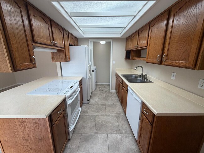 Photo - 1609 E Ellis Dr