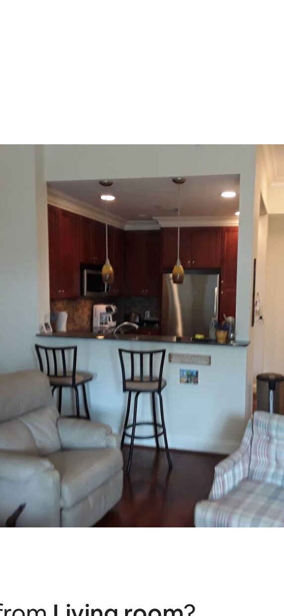 601 Main St Unit 104