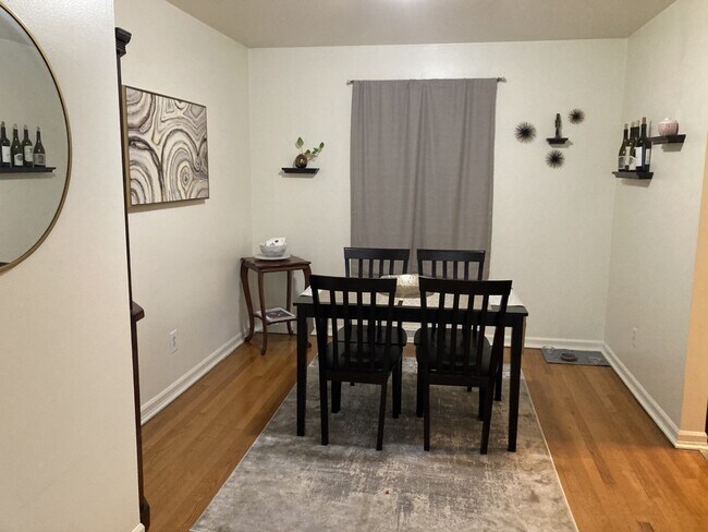 Photo - 494 Kenwood Ave Unidad B2R