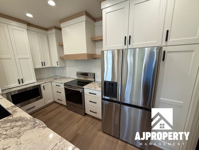 Photo - 8609 W Shoreline Pl