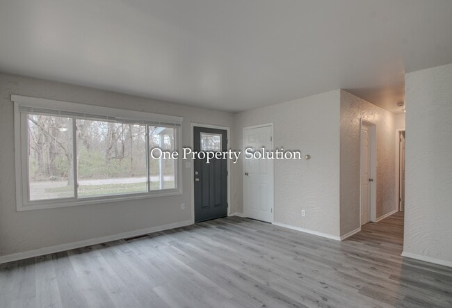 Photo - 940 Mount St