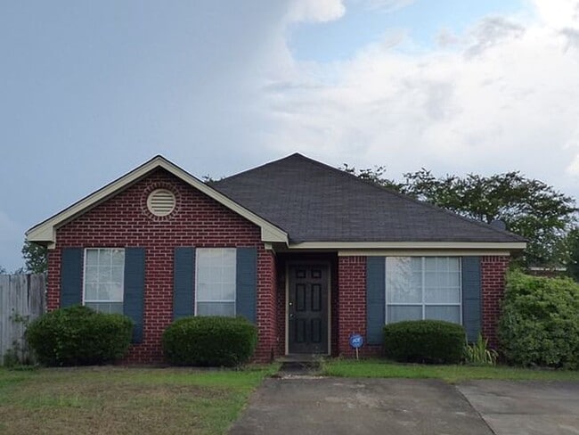 Building Photo - Charming Corner Lot Home in Desirable Pike Road School District
