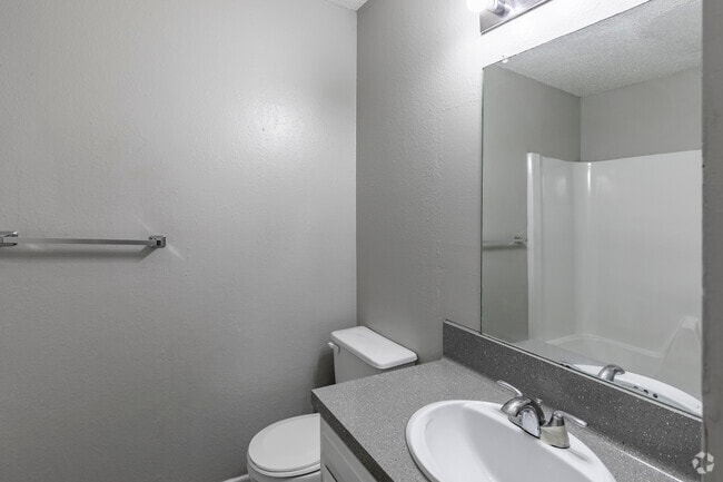 2BR, 2BA - 920SF
