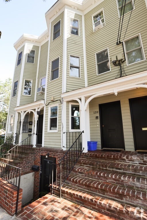 Building Photo - 139 Erie St Rental