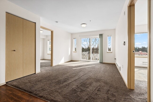 Sala de estar de SHAG Interurban Senior Living - Interurban Senior Living Apartments