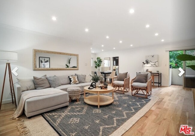 Building Photo - 960 Larrabee St Unit 227