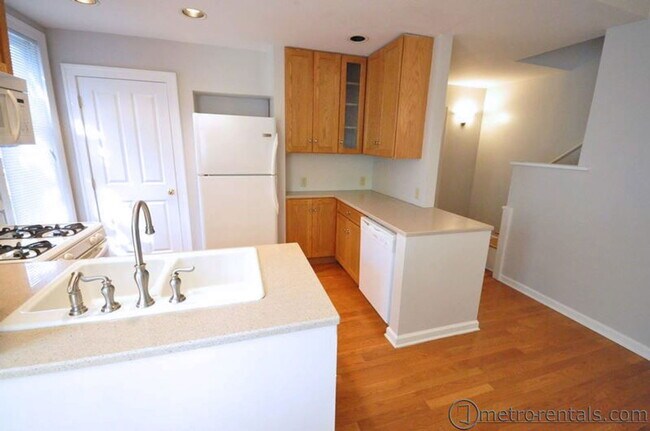 Photo - 1237 Indianola Ave Unidad A