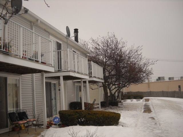 Building Photo - 321 Meadow Green Ln