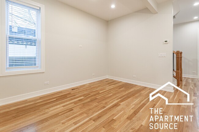 Photo - 858 N Paulina St