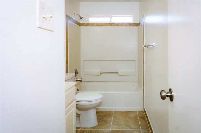 Building Photo - 3807 Gardenia Bend